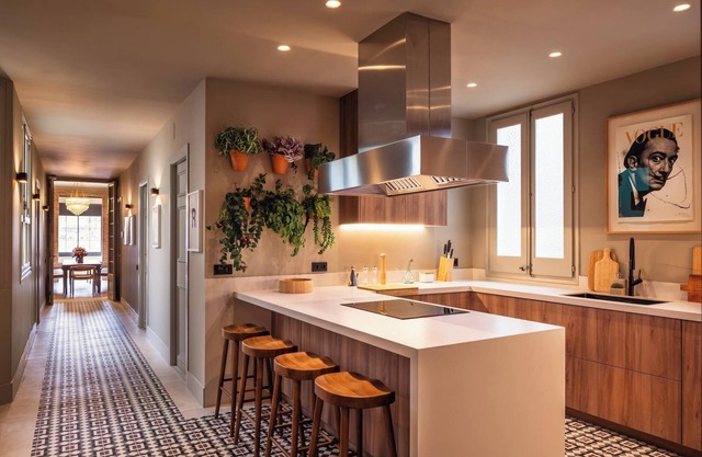 Lovely 6 BR Flat in L'Eixample