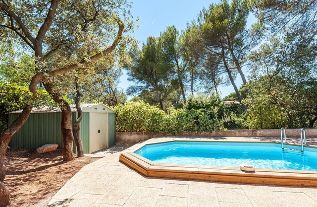Hermoso apartamento para 4 personas con WIFI, piscina, TV, patio, mascotas permitida y aparcamiento