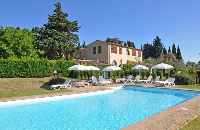 Apartamento con A/C, WIFI, piscina, vista panorámica, aparcamiento, cerca de Greve In Chianti