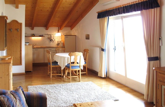 Precioso apartamento con A/C, piscina, WIFI, TV, balcón, mascotas permitida y aparcamiento