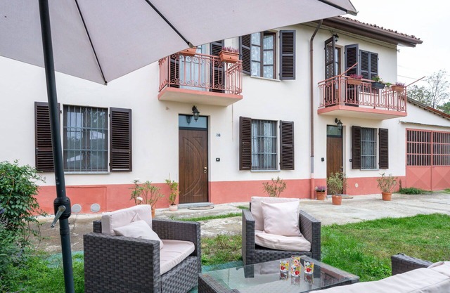 Hermoso apartamento con WIFI, patio, mascotas permitida, vista panorámica y aparcamiento