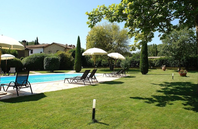 Acogedor apartamento en villa con piscina, WIFI, TV, terraza, aparcamiento, cerca de San Gimignano