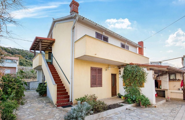 Precioso apartamento en Rab con cocina.