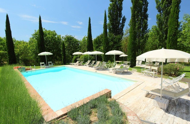 Precioso apartamento en villa para 5 personas con piscina, WIFI, TV, patio y aparcamiento