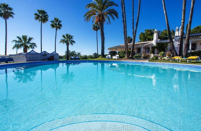 Acogedor apartamento en villa para 4 personas con WIFI, piscina, TV, terraza y aparcamiento