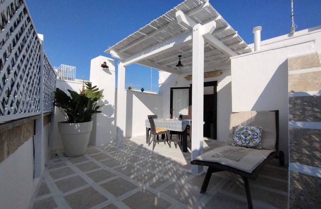 Espléndida residencia típica en el centro con terraza, a 400 metros del mar.