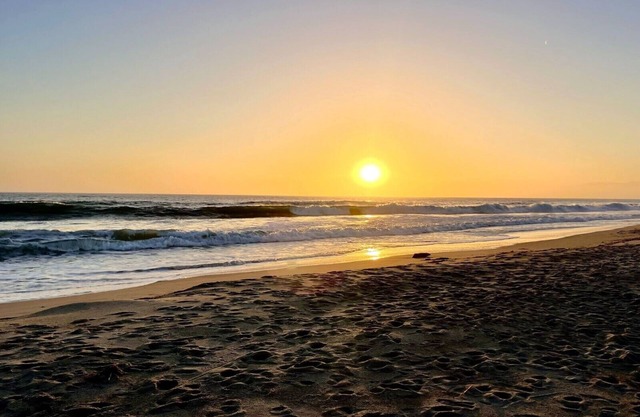 Lovely Beach Home. 2 min walk to the beach - Game room - Channel Islands!