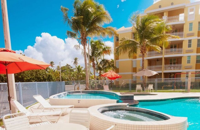 Villa de lujo con jardín frente al mar cerca de San Juan