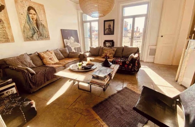 Lovely Haussmann-style apartment in the heart of Montpellier, prefecture district