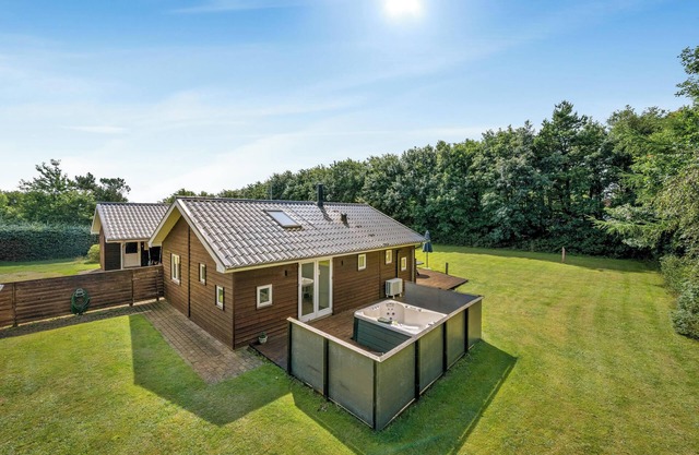 Lovely holiday home with large outdoor spa, indoor spa and sauna close to Ringkøbing Fjord.