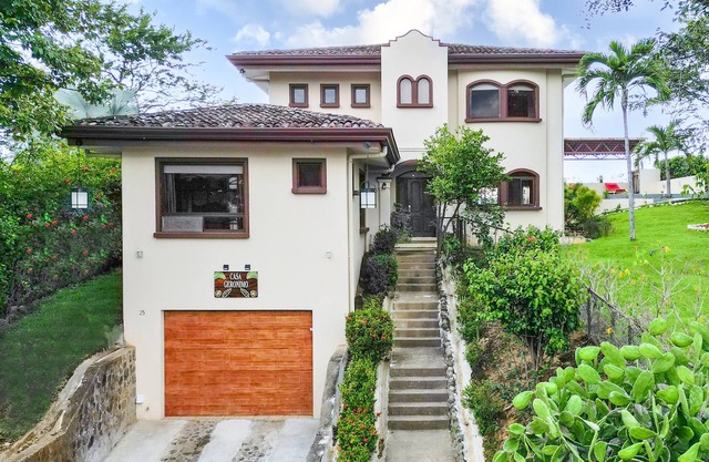 Lovely home near the beach with pool, balcony, mountain view, & full kitchen