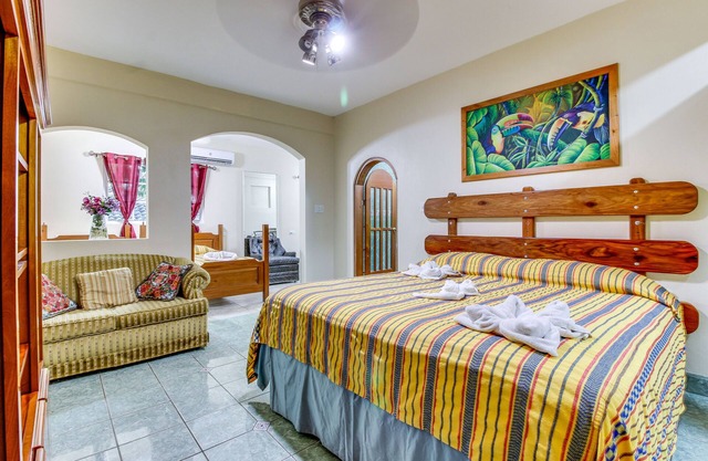 Hermosa casa con piscina compartida, preciosas vistas y balc�����������������n - perfecto para excursiones de un d���������������a