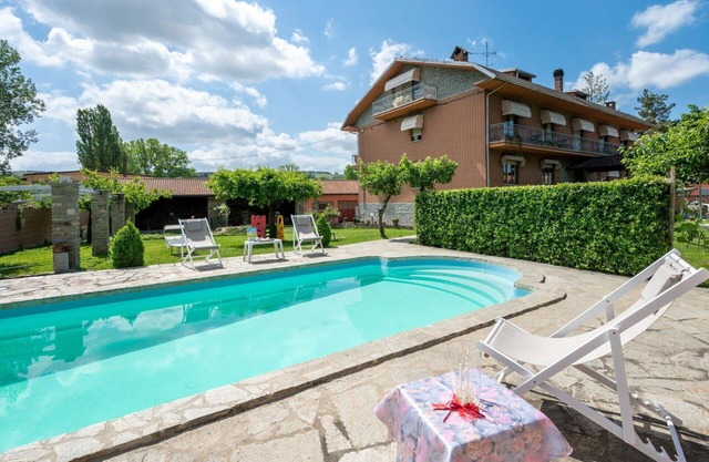 Acogedor apartamento para 4 personas con piscina, WIFI, A/C, TV, patio y aparcamiento