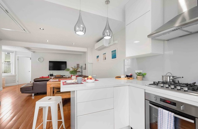 Lovely Modern Coogee Apartment