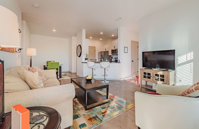 Lovely Modern Chic Cozy very clean enviornment