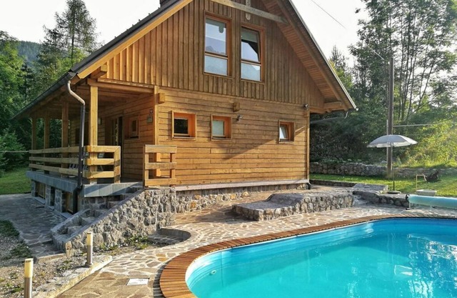 Bonita casa de montaña con piscina climatizada