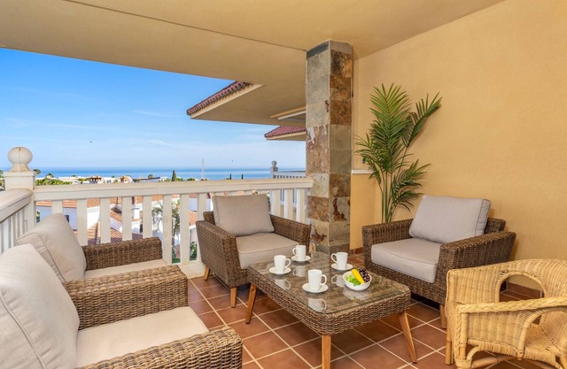 Lovely seaview apartment in El Higueron by Costarentals - Ref 106