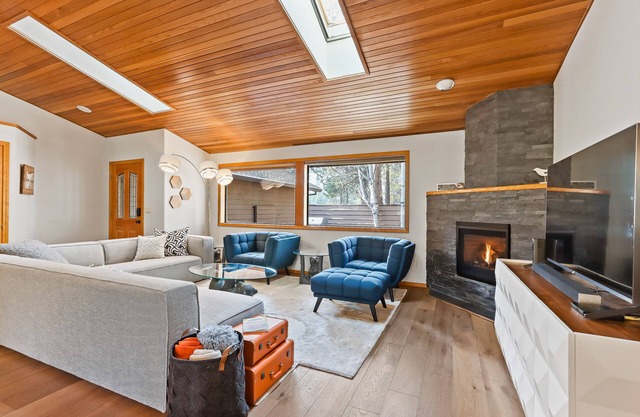 Lovely, spacious home with SHARC access, bikes, grill, central AC & deck