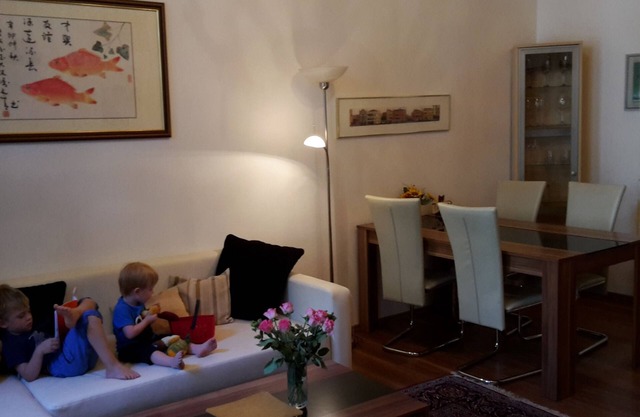 Encantador edificio antiguo, ideal para familias, WiFi, céntrico, metro, supermercado