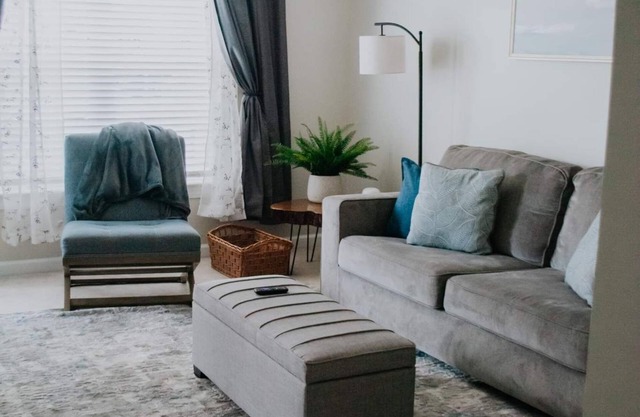 Loving 2 bedrooms Townhouse with Free Parking