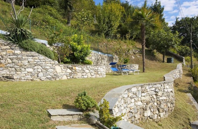 Restaurado 1½-habitación Rustico con gran jardín y vistas al lago