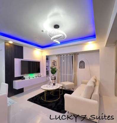 LUCKY 7 Suites