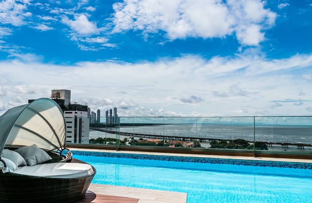 Lush Apartment Ocean View