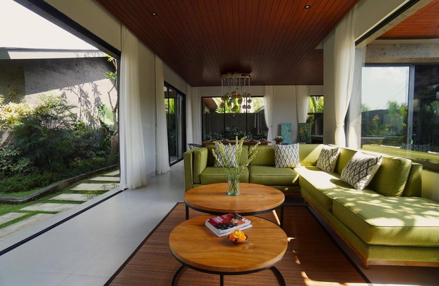 Lux 3BR villa w/ dedicated butler, stunning infinity pool & rice fields view.