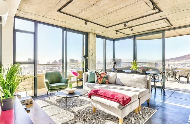 Lux Bo Kaap Apartment | Pool Deck |Mountain Views