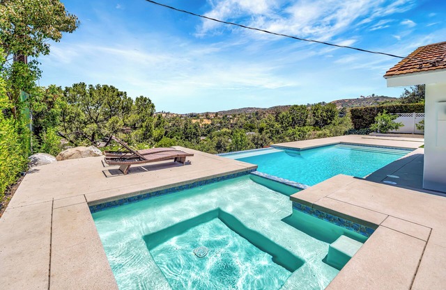 Lux. Entertainer's Home W/ Infinity Pool & View!