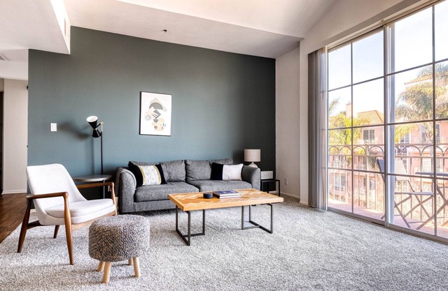 Lux Mid-Wilshire 2BR w/ Sundeck, BBQ, near The Grove, by Blueground