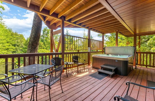 Lux mountain retreat w/stunning views, hot tub, games, pool & hi speed Wi-Fi