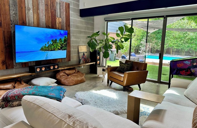 Lux Resort Style Modern Home - 3500 SQ FT - Pool