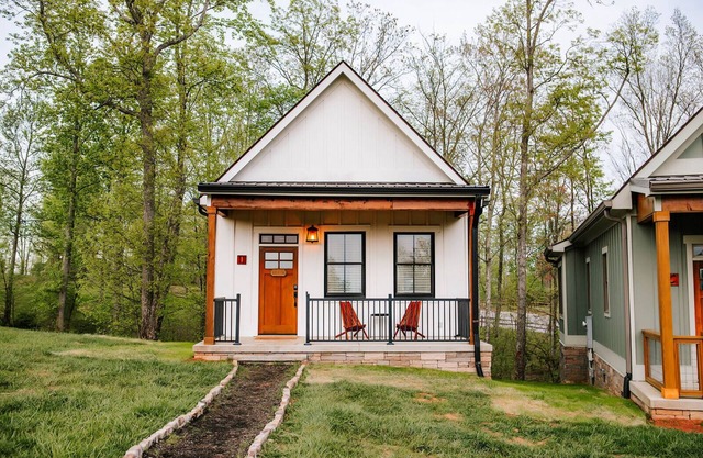 Chic 2BR Cabin D by MHM Luxury Properties