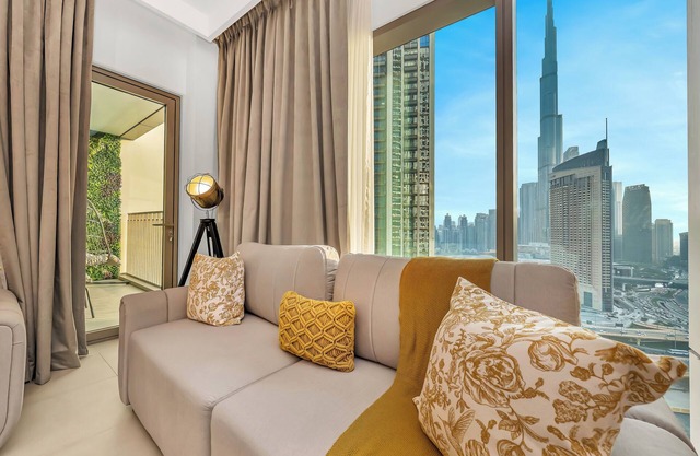 Luxe 2BR with Full Burj Khalifa View, Fountain Views Dubai Mall Access near DIFC