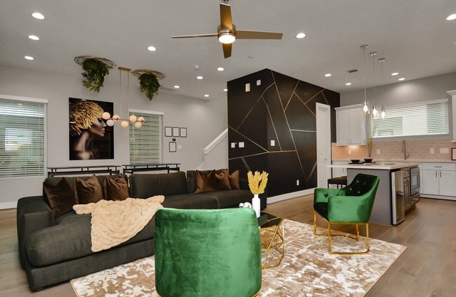 ⭐️LUXE⭐️ - 3BR | Mins to DOWNTOWN| Sleeps 8