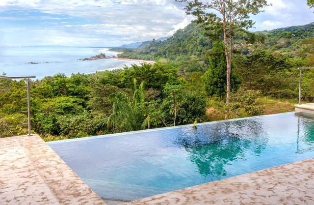 Luxe 4 Bdrm Villa w/Epic OceanView & Infinity Pool