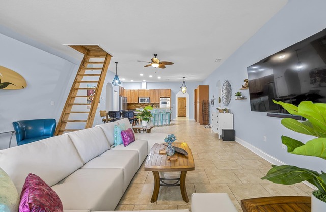 LUXE ART DISTRICT 4/3.5 POOL HOME...HELLO GORGEOUS!!!