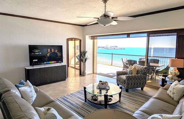 Prima Beach Front Condo ~ Incrediable Ver