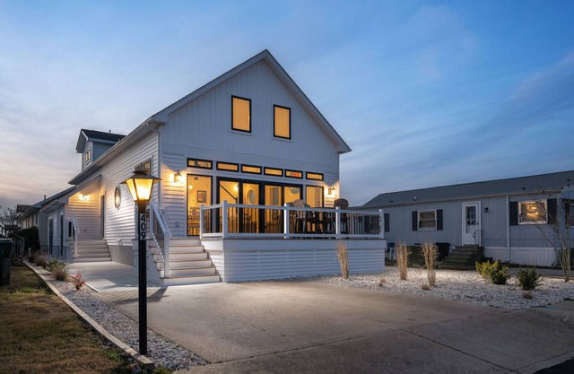 Luxe Family Home, Sleeps 10, Community Pool