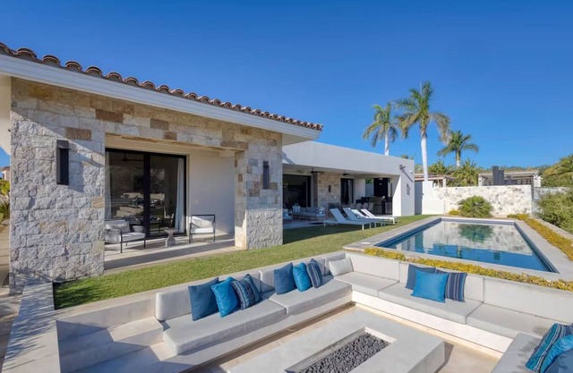 Luxe Kid Friendly Villa w/Pool, Housekeeping & Golf Cart. Access to Dunes Club.