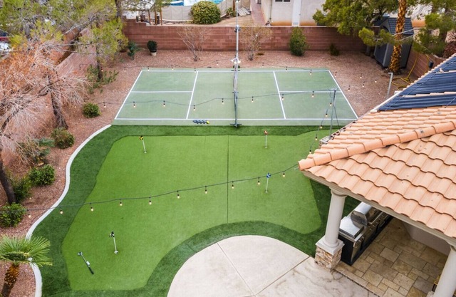 Luxe Las Vegas Villa: Pickleball & Heated Pool Fun