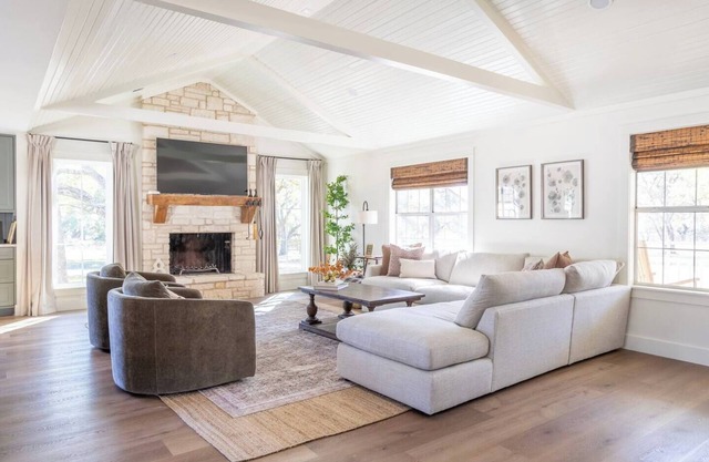Serene Getaway on 10 Acres + Hot Tub + Pool | Sleeps 12 | Ash Farm