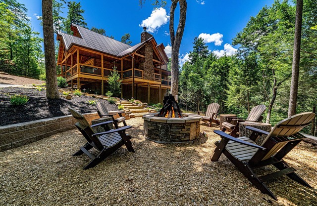 Luxe Mountain Lodge: Heated Pool ~ Hot Tub ~ Games