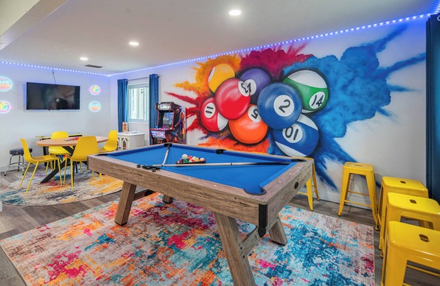 Luxe Oasis! Heated Pool, Spa, Theater, Game room, Sauna & Gym!