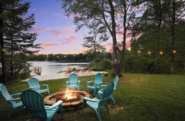 Luxe Lake House w/ Private Beach in Pocono Summit