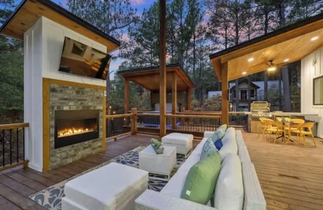 LUXE Privacy at Gorgeous Broken Bow Cabin Home