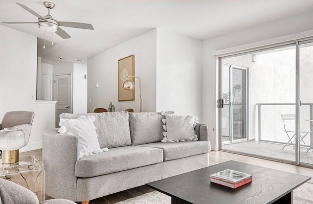Luxe Redondo Beach 1BR w/ Pool, Gym & W/D, walk to Beach, by Blueground