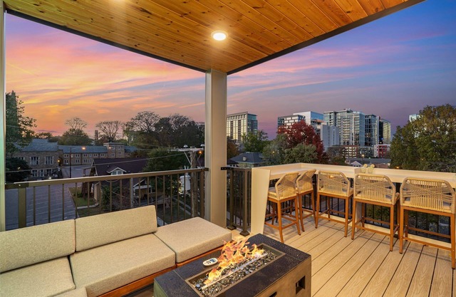 LUXE-Rooftop Echo-Private Deck-4 Mins Broadway