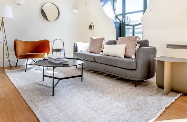 Luxe South Bank Triplex 2BR w/ Balcony, near London Eye, by Blueground